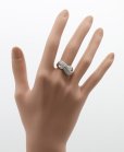 ノーブランドジュエリー PT900 ダイアイリリング 1.00ct 10.10g　装着イメージ