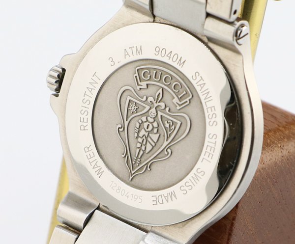 グッチ　ＧＱ９０４０Ｍ（ＹＡ０９０３１８）　銀文字盤　盤面裏