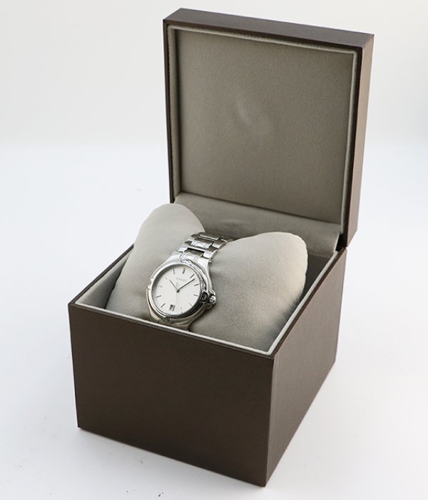 グッチ　ＧＱ９０４０Ｍ（ＹＡ０９０３１８）　銀文字盤　箱