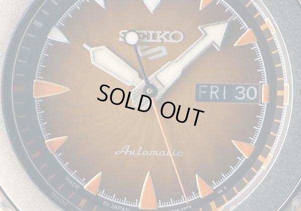 セイコー　セイコー５　ＳＢＳＡ０９２　オレンジ文字盤　４Ｒ３６－０９Ｇ０　拡大