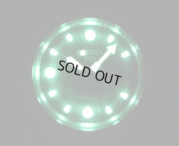 セイコー　セイコー５　ＳＢＳＡ０９７　グレー文字盤　４Ｒ３６－０９Ｇ０　暗所