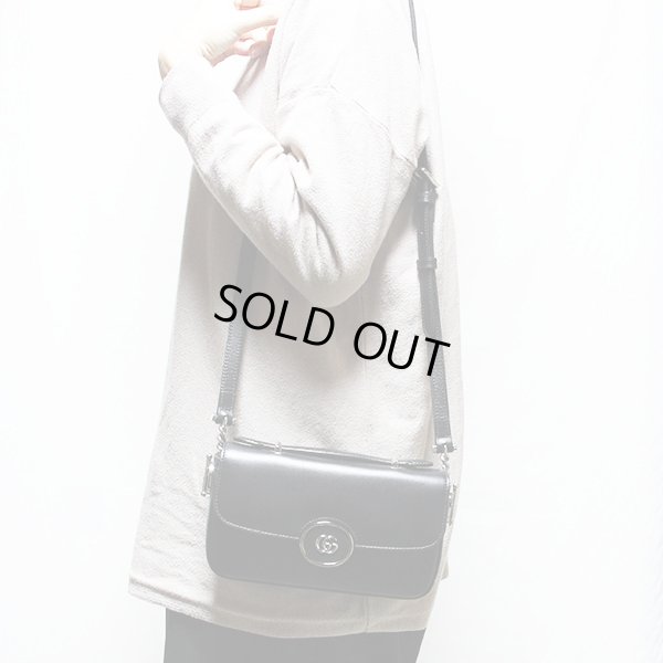 グッチ　プチGG ミニショルダーバック 739722 520981 ブラック　掛けたイメージ