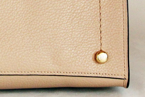 コーチ　チャーリー キャリーオール28 No.D1881-29529 ベージュ　底拡大