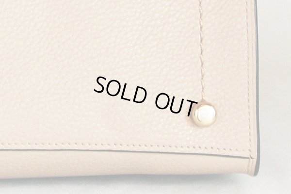 コーチ　チャーリー キャリーオール28 No.D1881-29529 ベージュ　底拡大