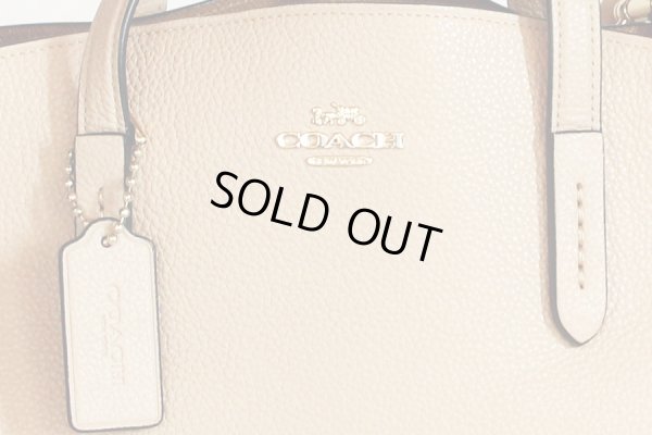 コーチ　チャーリー キャリーオール28 No.D1881-29529 ベージュ　表面拡大