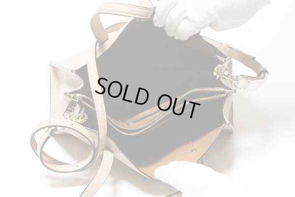 コーチ　チャーリー キャリーオール28 No.D1881-29529 ベージュ　中身