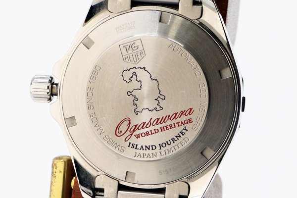 タグホイヤー　アクアレーサー　ＷＡＦ２１１７　紺文字盤　小笠原限定　裏面拡大