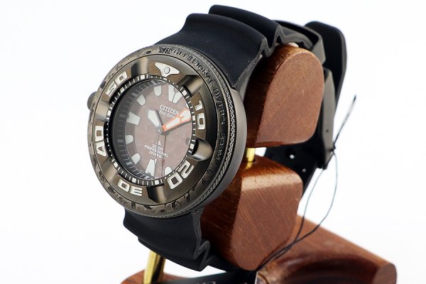 シチズン　プロマスター　ダイバー３００　ＢＪ８０５９－０３Ｅ　赤文字盤　サイド