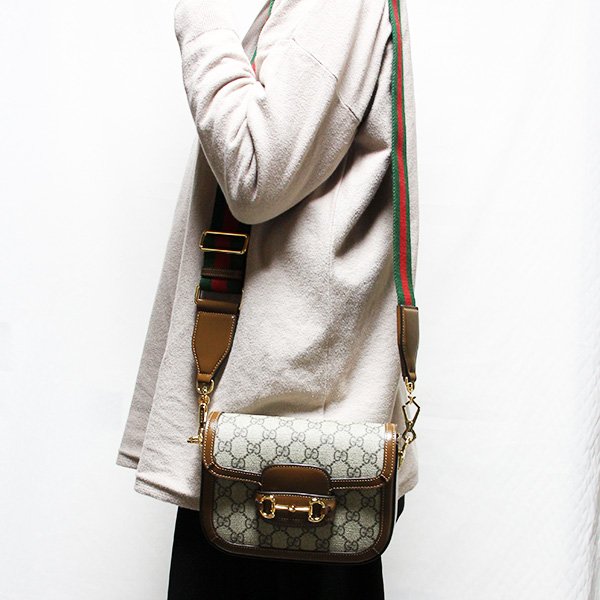 グッチ　ホースビット1955 ミニショルダーバック 658574 403075 ベージュ　掛けたイメージ(2)