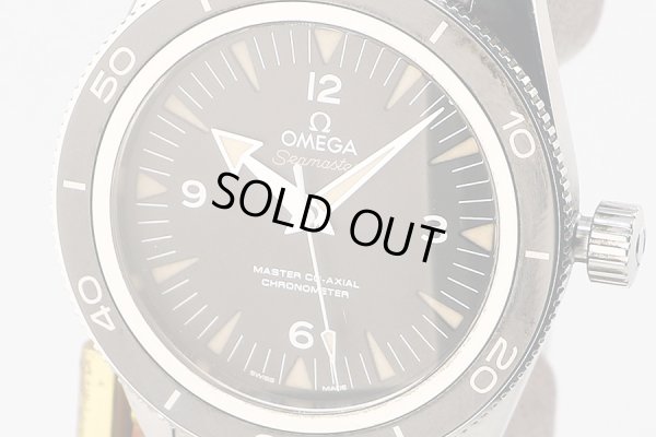 オメガ　シーマスター　コーアクシャル　２３３．３０．４１　黒文字盤　表面拡大