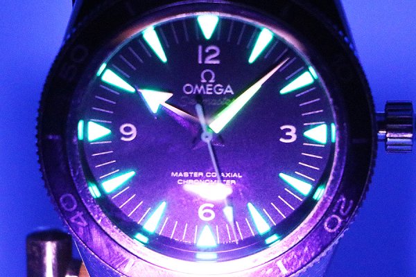 オメガ　シーマスター　コーアクシャル　２３３．３０．４１　黒文字盤　ライト