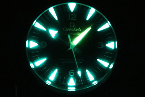 オメガ　シーマスター　コーアクシャル　２３３．３０．４１　黒文字盤　ライト暗闇