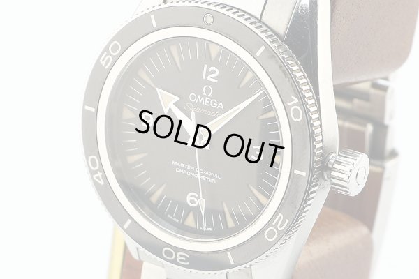 オメガ　シーマスター　コーアクシャル　２３３．３０．４１　黒文字盤　サイド拡大