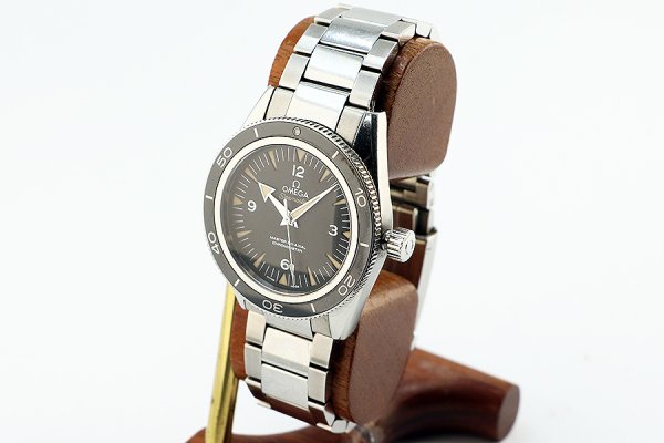 オメガ　シーマスター　コーアクシャル　２３３．３０．４１　黒文字盤　サイド