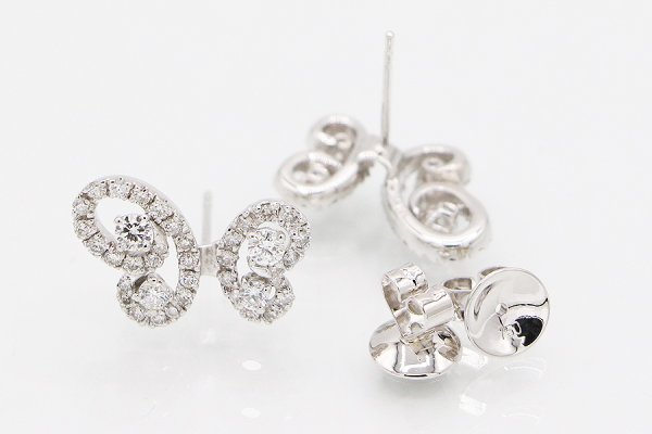 750WG ダイアイリピアス 1.26ct 5.30g　留め具外したイメージ