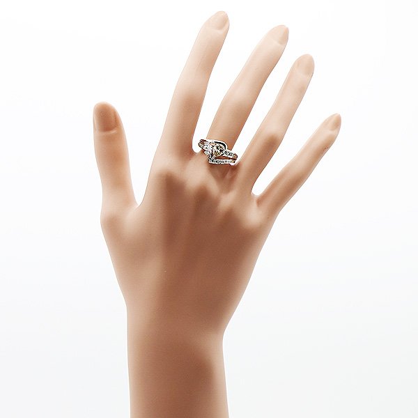 PT900 ダイアイリリング 0.88ct 0.54ct 8.20g　装着イメージ