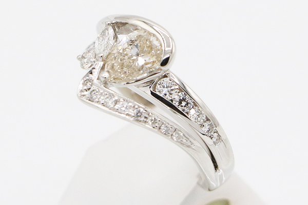 PT900 ダイアイリリング 0.88ct 0.54ct 8.20g　サイド