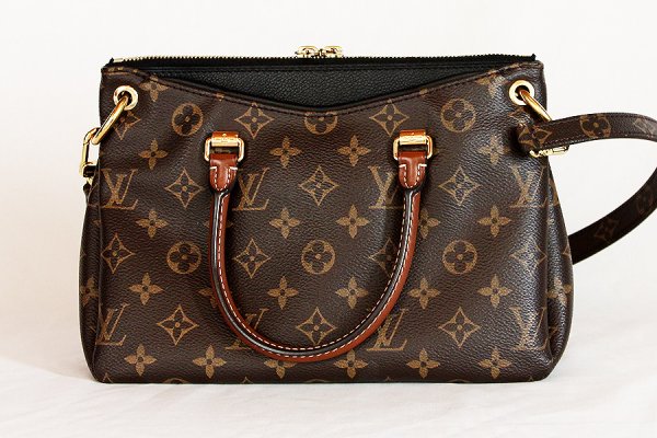 ルイ・ヴィトン　パラスBB M42960 ノワール　裏面