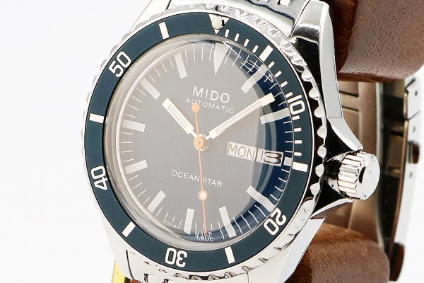 ミドー　オーシャンスタートリビュート　Ｍ０２６．８３０　青文字盤　サイド拡大