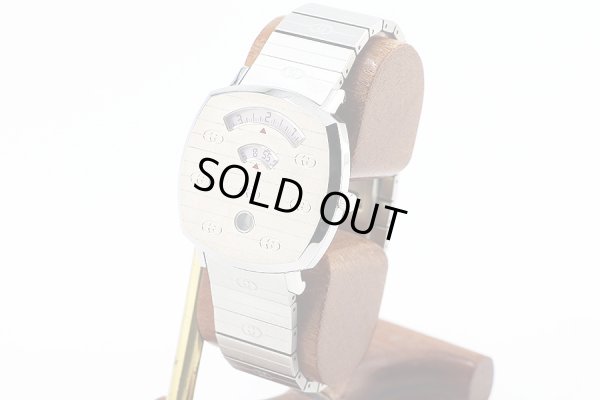 グッチ　グリップウォッチ　１５７．３　銀文字盤　ディスク回転式　サイド