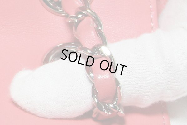 シャネル シェブロン Vステッチ チェーンリュック A91121 ピンク　レザーにスレ