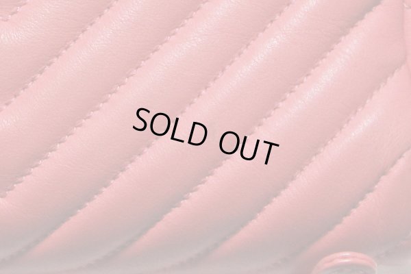 シャネル シェブロン Vステッチ チェーンリュック A91121 ピンク　底部に汚れ