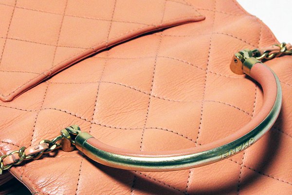 シャネル マトラッセ トップハンドル2WAYショルダーバック コーラルオレンジ 汚れ