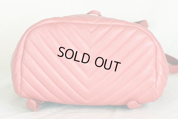 シャネル シェブロン Vステッチ チェーンリュック A91121 ピンク　底