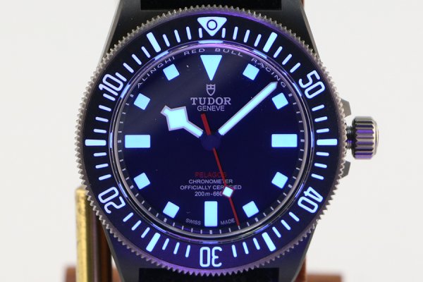 チューダー　ペラゴスＦＸＤ　２５７０７ＫＮ　紺文字盤　レッドブルレーシング限定　ライト