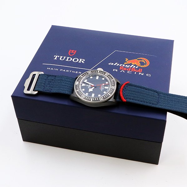 チューダー　ペラゴスＦＸＤ　２５７０７ＫＮ　紺文字盤　レッドブルレーシング限定　箱
