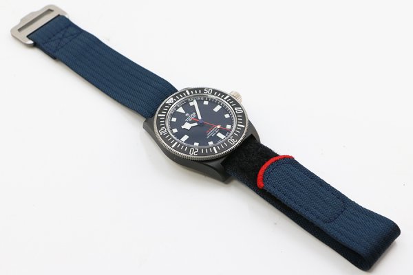 チューダー　ペラゴスＦＸＤ　２５７０７ＫＮ　紺文字盤　レッドブルレーシング限定　ナイロンベルト状態　表面
