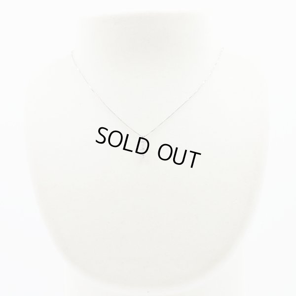 タサキ　K18WG ダイアイリペンダントネックレス 0.19ct 2.50g　装着イメージ