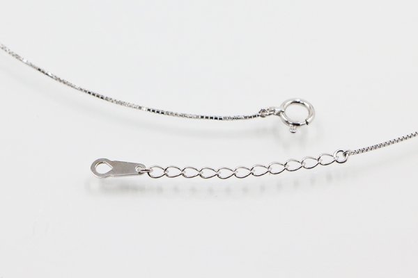 タサキ　K18WG ダイアイリペンダントネックレス 0.19ct 2.50g　留め具