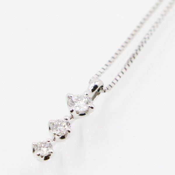 タサキ　K18WG ダイアイリペンダントネックレス 0.19ct 2.50g