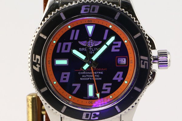 ブライトリング　スーパーオーシャン４２　Ａ１７３６４　黒文字盤　オレンジリング　ライト