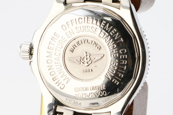 ブライトリング　スーパーオーシャン４２　Ａ１７３６４　黒文字盤　オレンジリング　裏面拡大