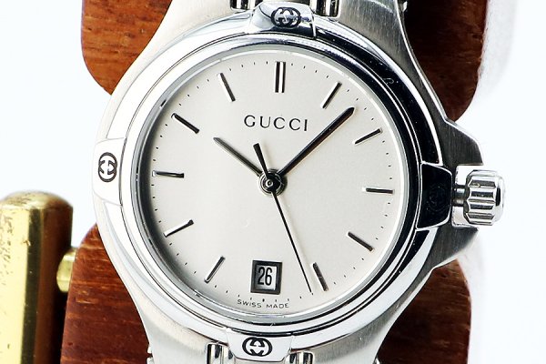 グッチ　ＧＱ９４００Ｌ　銀文字盤　表面拡大