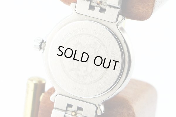 エルメス　キャプテンニモ　白文字盤　裏面拡大