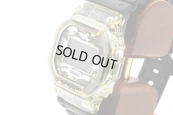 カシオ　Ｇショック　ＤＷ－５６００ＳＫＣ　デジタル文字盤　カモフラージュ　サイド拡大