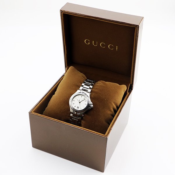 グッチ　ＧＱ９４００Ｌ　銀文字盤　箱