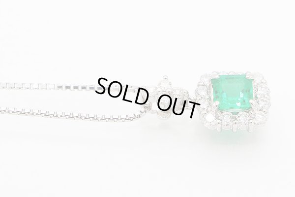 K18WG/PT900 エメラルドダイアイリペンダントネックレス 0.95ct 0.66ct 6.40g　サイド
