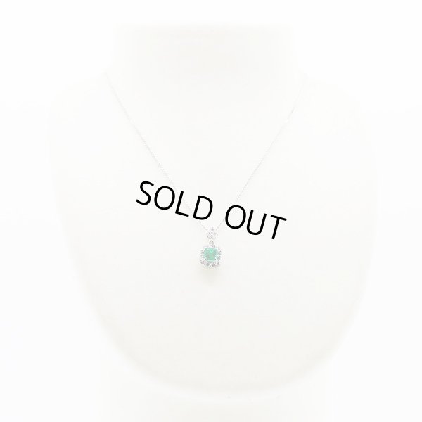 K18WG/PT900 エメラルドダイアイリペンダントネックレス 0.95ct 0.66ct 6.40g　装着イメージ