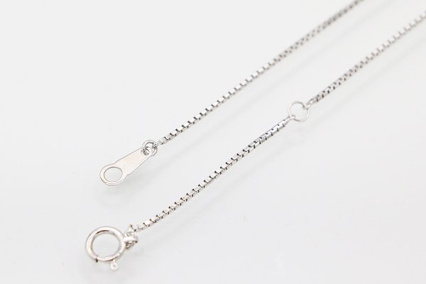 K18WG/PT900 エメラルドダイアイリペンダントネックレス 0.95ct 0.66ct 6.40g　留め具外したイメージ