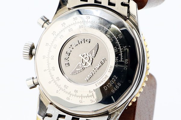 ブライトリング　オールドナビタイマー　Ｄ１３０２２　銀文字盤　金インダイアル　裏面拡大