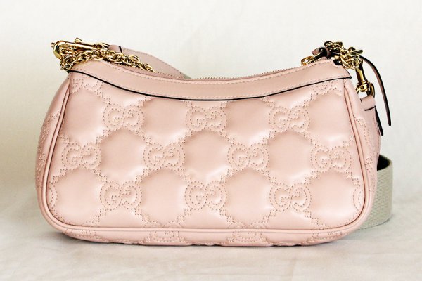 グッチ　GGマトラッセショルダーバック 735049 493075 ピンク　裏面