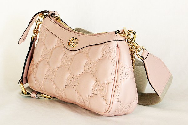 グッチ　GGマトラッセショルダーバック 735049 493075 ピンク　サイド