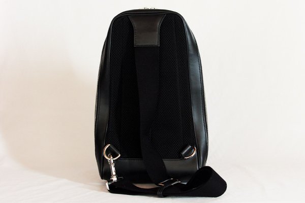 グッチ　グッチシマ クロスボディバック 450970 493492 ブラック　裏面