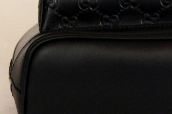 グッチ　グッチシマ クロスボディバック 450970 493492 ブラック　底拡大