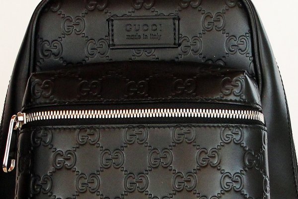 グッチ　グッチシマ クロスボディバック 450970 493492 ブラック　表面拡大