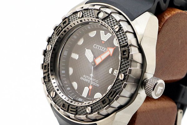 シチズン　プロマスター　メカダイバー２００　ＮＢ６００４－０８Ｅ　グレー文字盤　サイド拡大